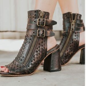 ISO Freebird Teresa sandal